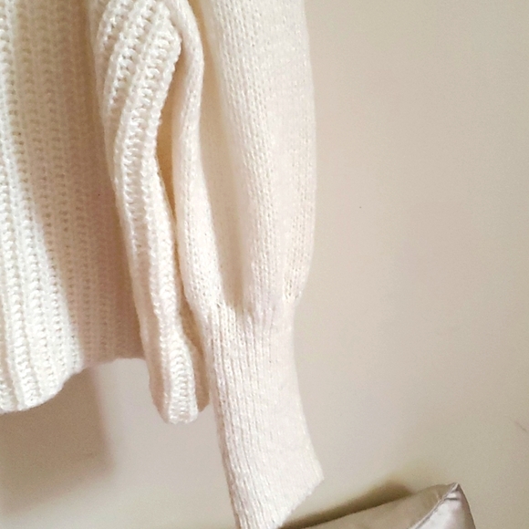 NWOT  Line and dot Sweater size L - Picture 5 of 9